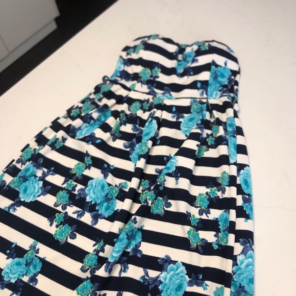 Long strapless white and blue beach dress. - Picture 1 of 3